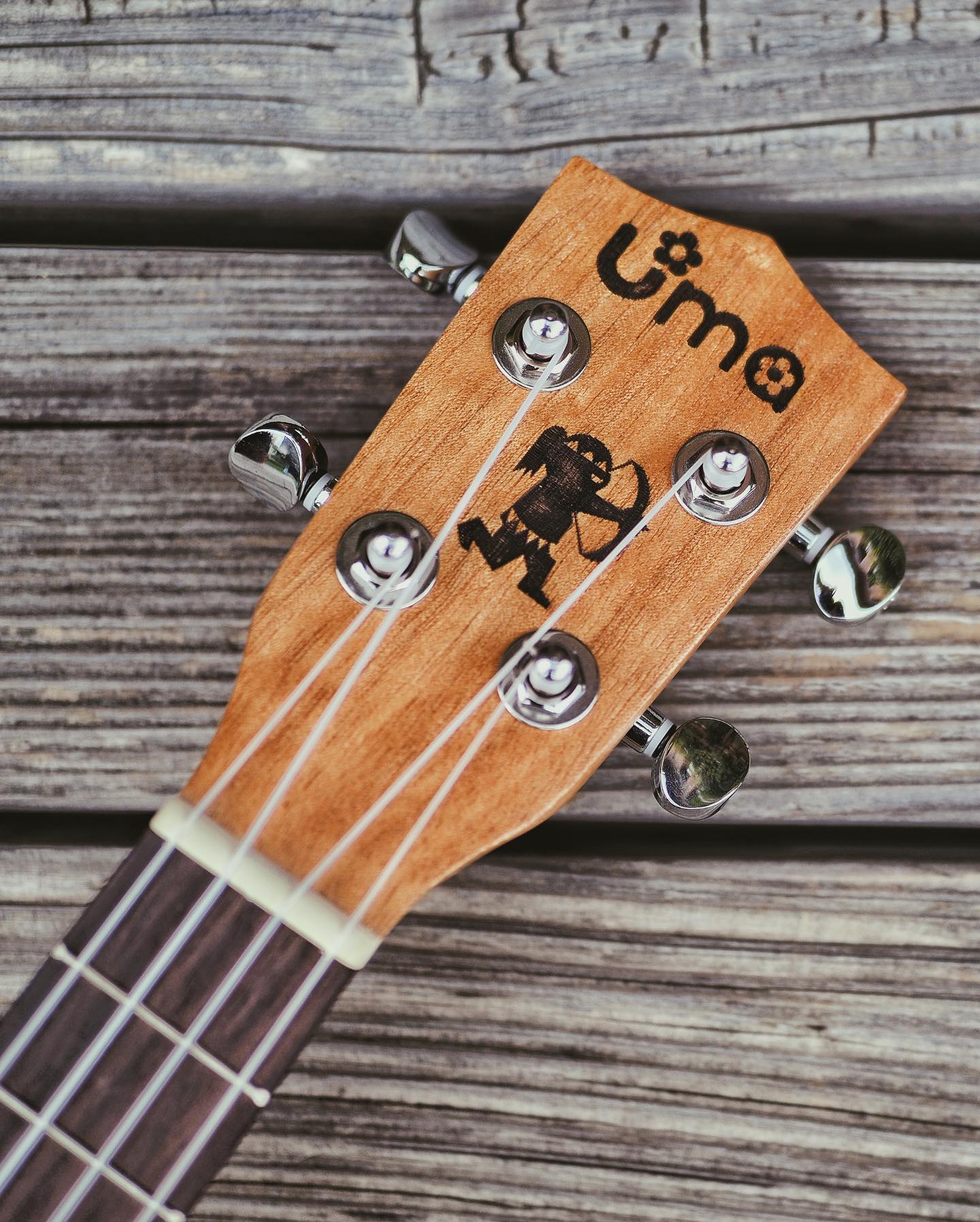 VALI Series Solid Mahogany Carving Ukulele